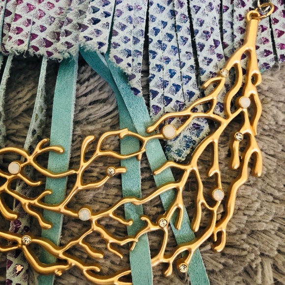 Mermaid leather fringe coral necklace - Picture 7 of 8